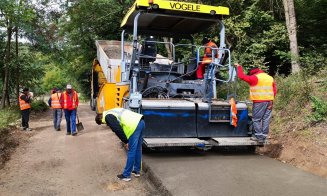 Se lucrează de zor la un important drum județean din Cluj. Urmează asfaltarea