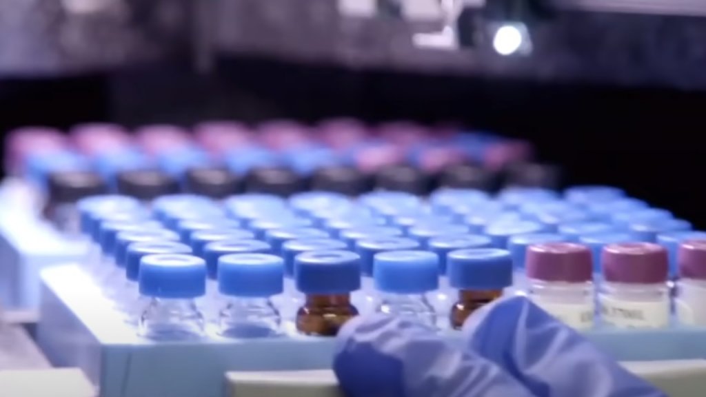 Bani aruncați! România a distrus deja "vreo 3 milioane" de vaccinuri anti-COVID, iar alte 3 milioane expiră. Rafila: "E o socoteală complicată"