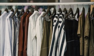 Românii se descurcă în criză. Cumpără produse second hand de la branduri de lux. Balenciaga, Gucci și Versace, printre cele mai căutate