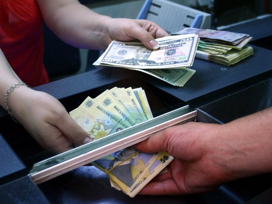 Dolarul, la un alt istoric maxim. Moneda americană a ajuns la 5,11 lei