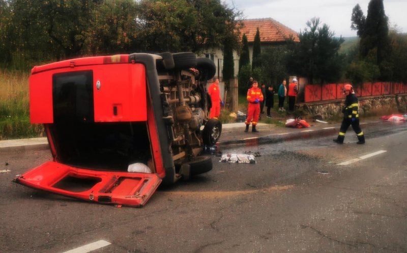 Autoutilitară răsturnată în Feleacu. Două victime, transportate la spital