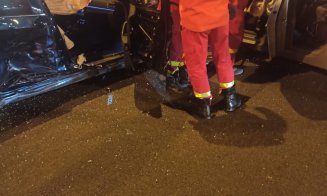 2 copii răniţi, după ce o şoferiţă a pătruns în intersecţia din Cipariu pe culoarea roşie a semaforului
