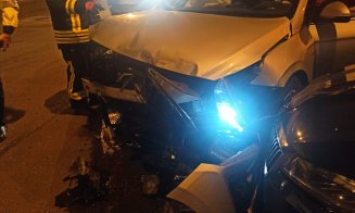 2 copii răniţi, după ce o şoferiţă a pătruns în intersecţia din Cipariu pe culoarea roşie a semaforului