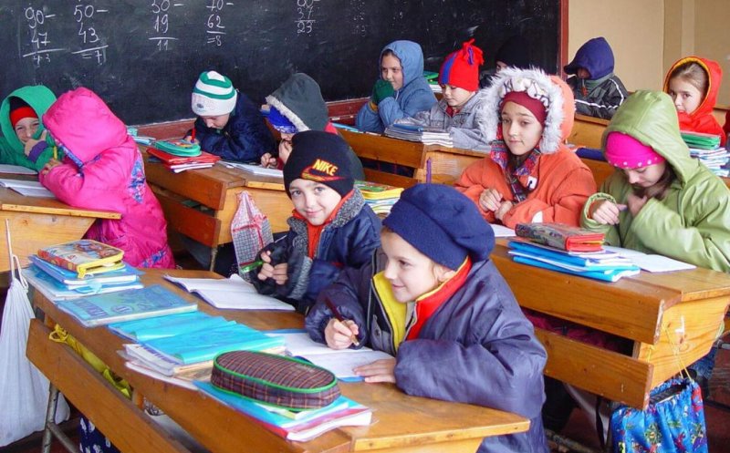 Vor îngheța copiii din Cluj la iarnă în școli? Primarii din județ cer bani pentru centrale și reparații