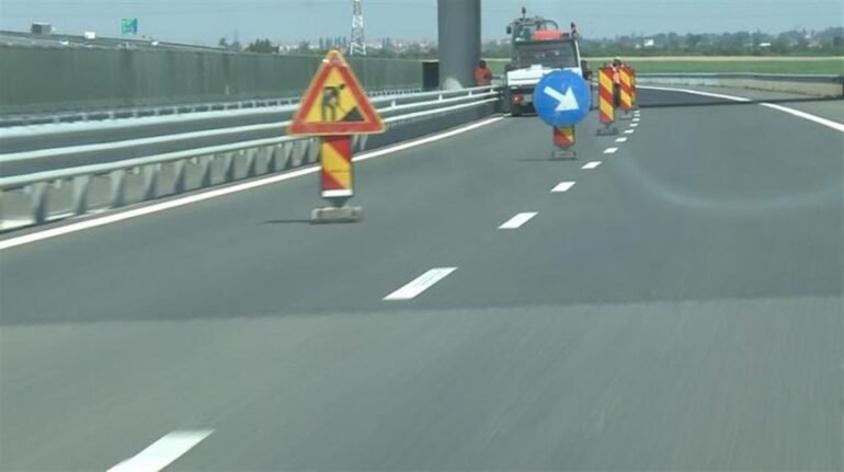 Atenție, șoferi! Restricții de circulație, de azi până luni, pe A10 Sebeș-Turda