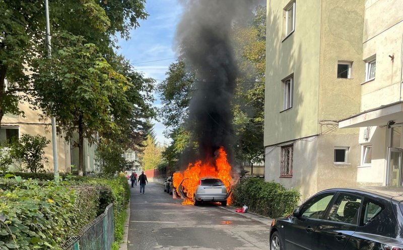 Ziua de Cluj | Mașină în flăcări la Cluj. Autoturismul a luat foc pe strada  Bușteni: „Au trimis pompierii doar cu apă, fără spumă / Pompierii sunt  eroii, nu ISU”