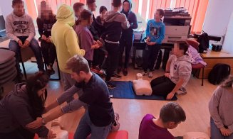 Studenții mediciniști din Cluj au oferit cursuri de prim-ajutor și resuscitare în cadrul proiectului „Sănătate și siguranță în Clujul rural”