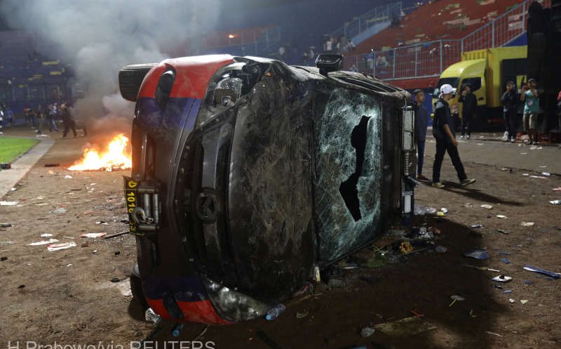 Dramă în Idonezia. 129 de persoane au murit după o revoltă la un meci de fotbal