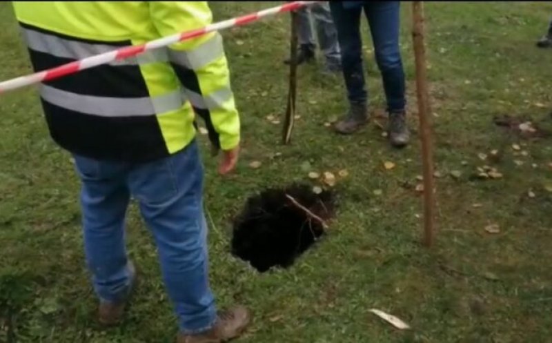 Oameni evacuați în plină noapte la Roșia Montană după ce s-a descoperit o fisură în barajul lacului Tăul Mare