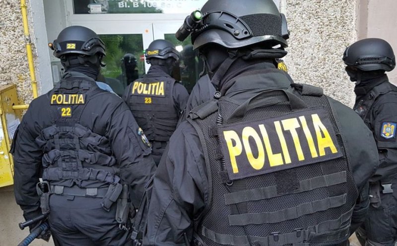 Mascaţii au descins în Cluj la traficanţii de droguri de risc şi mare risc. Percheziţii de amploare în toată ţara