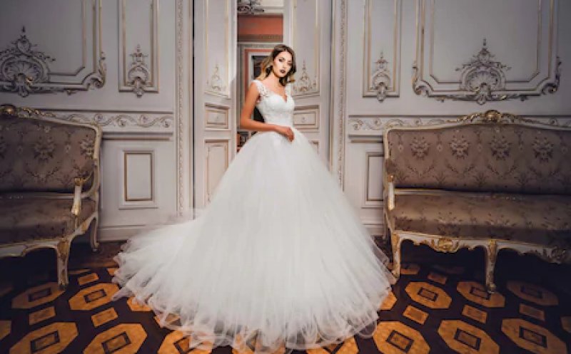 Cum te îmbraci pentru o nuntă, ce greșeli să eviți și cum să arăți mereu elegantă