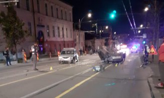 Accident cu două mașini pe Calea Mănăștur. Una a ajuns cu roțile-n sus