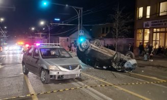 Accident cu două mașini pe Calea Mănăștur. Una a ajuns cu roțile-n sus/Trafic BLOCAT pe sensul dinspre centru
