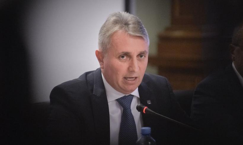 Bode îi invită la Biblioteca UBB din Cluj-Napoca pe cei care vor să îi verifice teza de doctorat. Sau îi așteaptă în instanță