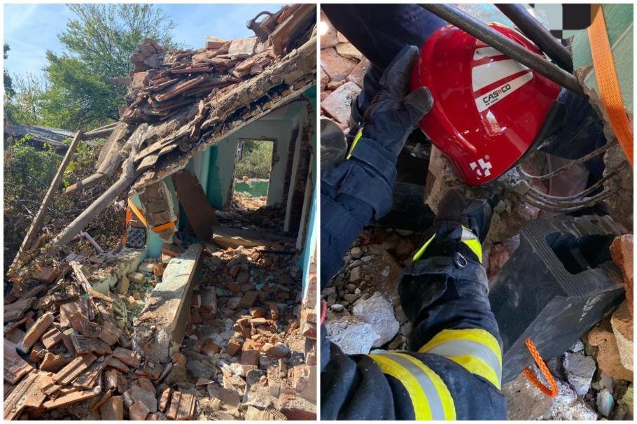 Un tânăr de 16 ani a fost transportat cu elicopterul SMURD după ce a fost prins sub un perete prăbuşit al unei case