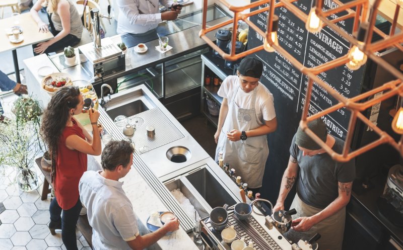 Salarii de 700 de euro pentru lucrătorii barista din România. La Cluj sunt printre cei mai căutați