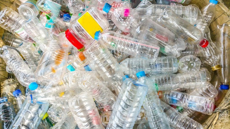 Returnarea PET-urilor contra sumei de 50 de bani? Poate la anul... România, repetentă la infrastructura de gestionare a deșeurilor
