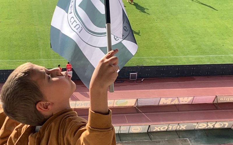 Tânăra generaţie de ultraşi ai lui "U" Cluj: "S-ajung să sar și io la gol pe gard, să flutur steagu' nostru într-o zi"