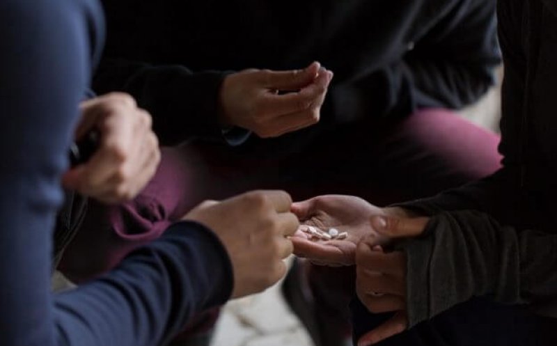 Profesorii clujeni vor fi învățați cum să prevină consumul de substanțe cu efecte psiho-active în școli