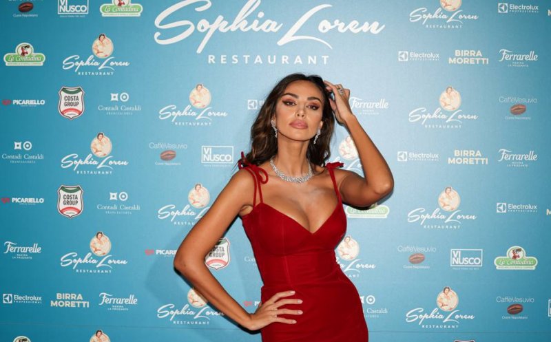 Mădălina Ghenea a strălucit la Milano, la deschiderea restaurantului Sophiei Loren