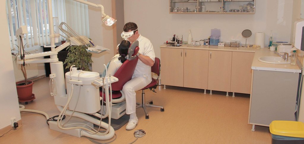 Dentiștii, la mare căutare în Cluj. Medicii stomatologi câștigă până la 3.000 euro pe lună