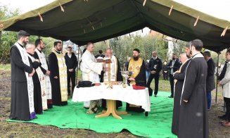 Arhiepiscopia Clujului ridică un centru de îngrijiri paliative pediatrice. Mitropolitul Andrei Andreicuţ a pus azi piatra de temelie a spitalului