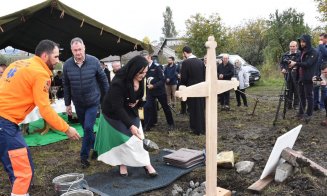 Arhiepiscopia Clujului ridică un centru de îngrijiri paliative pediatrice. Mitropolitul Andrei Andreicuţ a pus azi piatra de temelie a spitalului