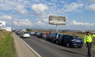 Accident cu patru mașini pe centura Vâlcele-Apahida. O femeie a fost extrasă din mașină și transportată la spital