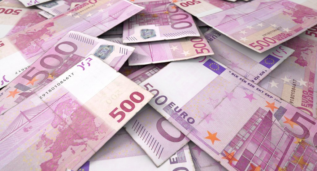 Fonduri europene pentru firmele afectate de COVID-19. Ministrul a semnat primele 30 de contracte de finanțare. Peste 350 de beneficiari vor primi bani până la finalul anului