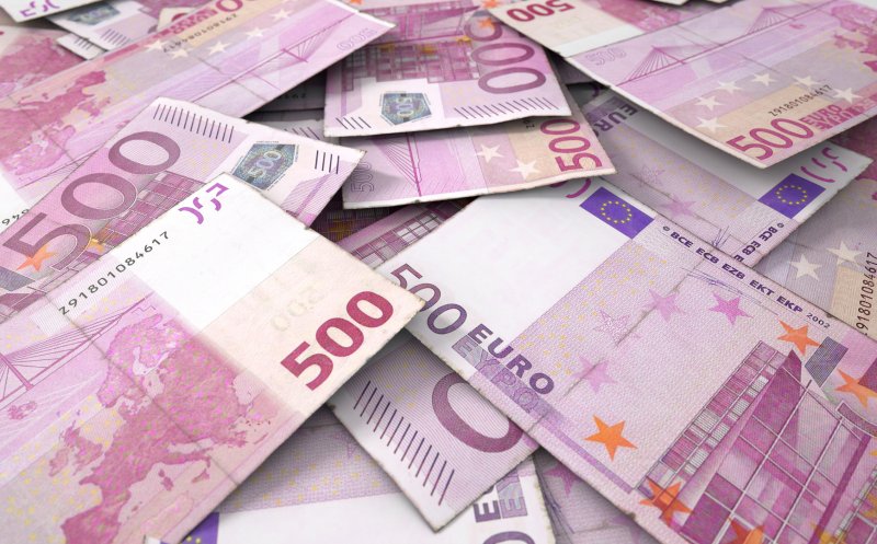 Fonduri europene pentru firmele afectate de COVID-19. Ministrul a semnat primele 30 de contracte de finanțare. Peste 350 de beneficiari vor primi bani până la finalul anului