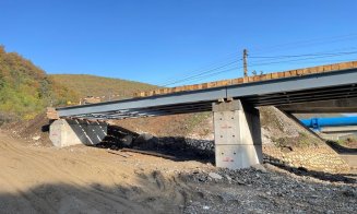 Podul provizoriu din Gilău e aproape gata. Cum se va circula pe el