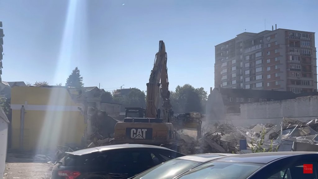 Se demolează supermarket-ul pe Dorobanților. Îi va lua locul un bloc de 9 etaje