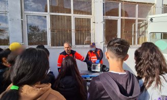 Elevii din cadrul Şcolii Gimnaziale "Traian Dârjan" Cluj-Napoca, au avut parte de o vizită din partea serviciilor de urgență din județul Clu