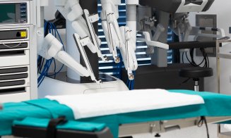 Robotul da Vinci, cel mai avansat robot chirurgical din lume a ajuns la Spitalul Medicover Cluj