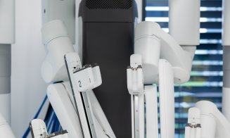 Robotul da Vinci, cel mai avansat robot chirurgical din lume a ajuns la Spitalul Medicover Cluj