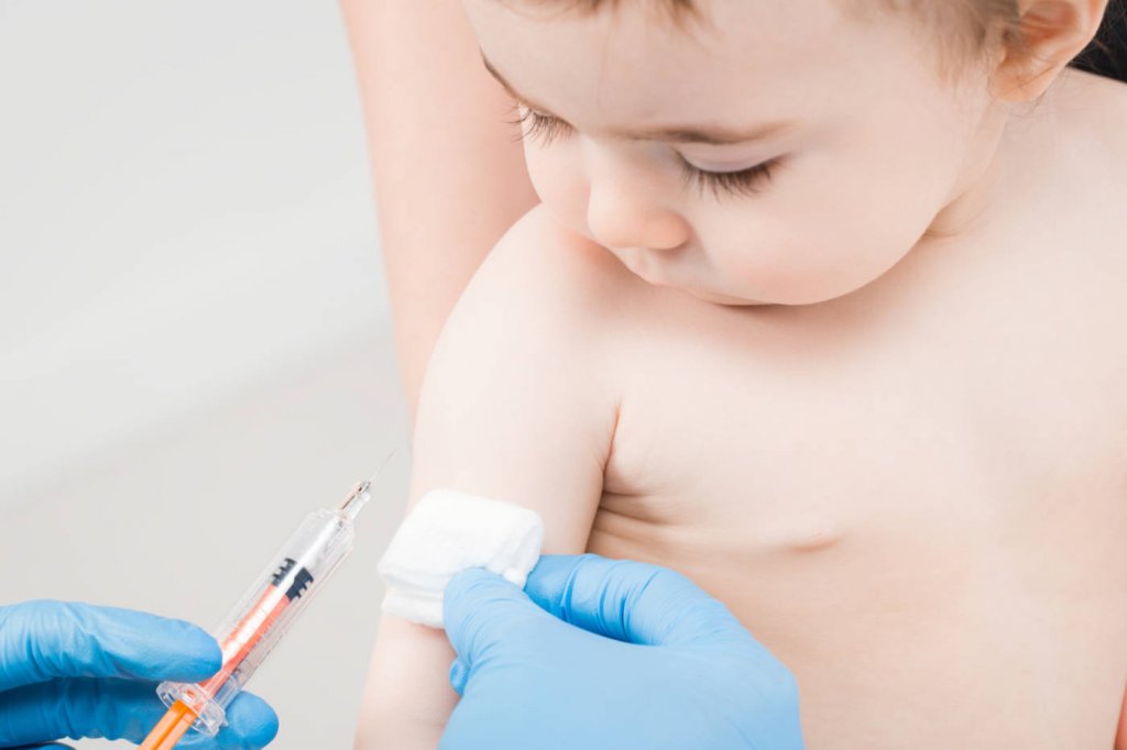EMA a aprobat primele vaccinuri anti-COVID pentru copii sub 5 ani. Se pot administra încă de la vârsta de 6 luni