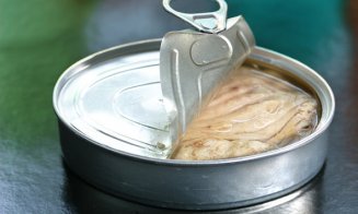 Conservele de pește din sortimentul consumat de femeia suspectă de botulism, retrase de la vânzare în Alba