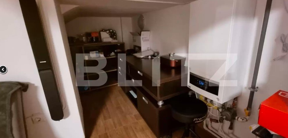 Doar la Cluj-Napoca: apartament la etajul - 2, fără geamuri, dar cu centrală pe gaz