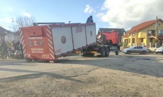Intervenție de urgență la Cluj: Bărbat prins sub un mal de pământ/ Elicopterul SMURD, la fața locului