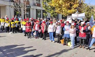 Protest al sindicatelor, în fața Prefecturii Cluj. Oamenii cer salarii mai mari