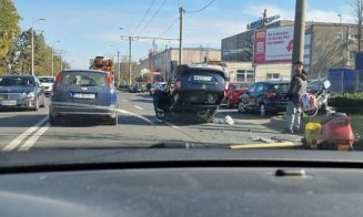 Accident pe Traian Vuia. Mașină răsturnată lângă aeroport