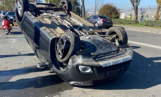 Accident pe Traian Vuia. O mașină s-a răsturnat lângă aeroport