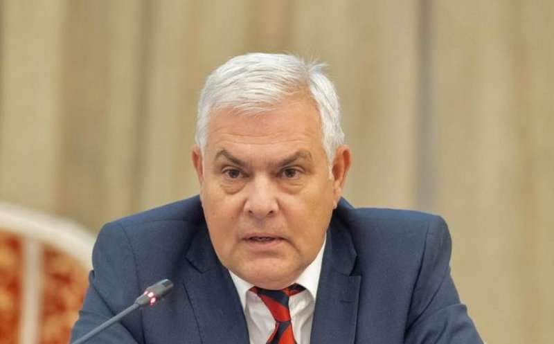 Angel Tîlvăr, învestit oficial în funcţia de ministru al Apărării