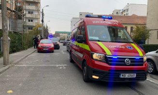 Alpinist rămas blocat pe fațada unei clădiri în Mărăști. Intervin pompierii