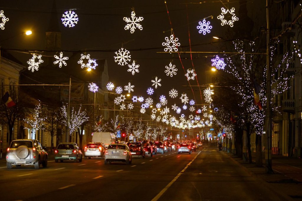 CÂT NE COSTĂ beculețele de Crăciun în marile orașe din România? Cluj-Napoca,  în TOP 3