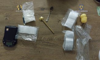 Plin de DROGURI în Cluj! Doi tineri, arestați pentru trafic. Polițiștii le-au confiscat mai multe kilograme de "marfă"