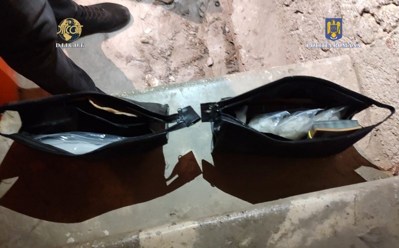 Plin de DROGURI în Cluj! Doi tineri, arestați pentru trafic. Polițiștii le-au confiscat mai multe kilograme de "marfă"