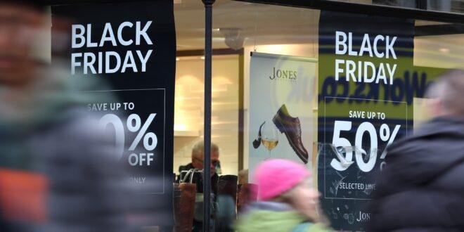 Black Friday. Peste un sfert dintre români vor cumpăra în această perioadă cu „mega” reduceri