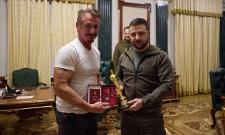 Sean Penn i-a dat Oscarul său lui Zelenski