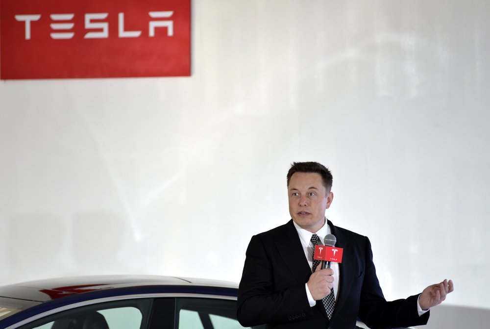 Cel mai bogat om al lumii are și el probleme cu banii. Elon Musk a vândut acțiuni Tesla în valoare de aproape 4 mld. dolari